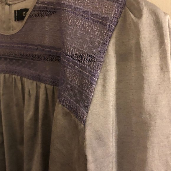 Ultra Rare Dace Cotton Blend Blouse with French Lace Detailing - Picture 4 of 7